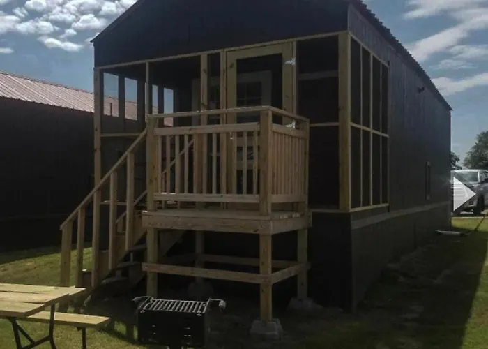 Lakefront Cedar Cabin - 10